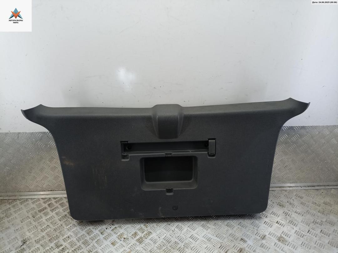 обшивка крышки багажника Opel Zafira 2 поколение (B) 2005, 1.9 л., дизель, МКПП, чёрный, минивэн, 13131334 - фото №1