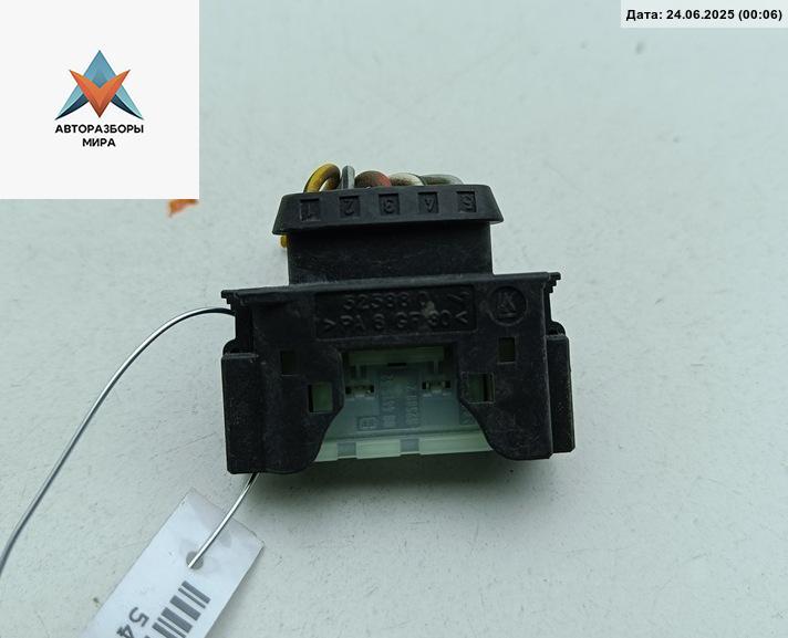 разъем (фишка) проводки Mercedes-Benz Vaneo W414 2001, 1.9 л., бензин, АКПП, серый, минивэн - фото №1