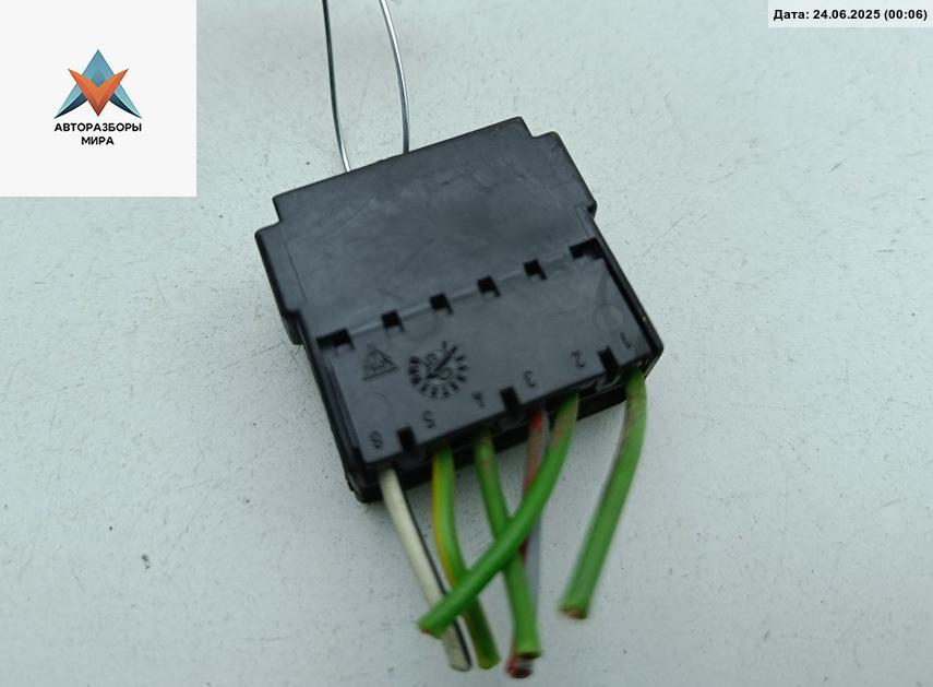 разъем (фишка) проводки Opel Meriva 1 поколение (A) 2005, 1.6 л., бензин, МКПП, серый, минивэн - фото №1