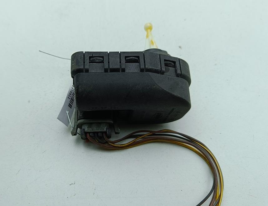 корректор фар Opel Omega B 2000, 2.2 л., бензин, МКПП, красный, седан, 90565805