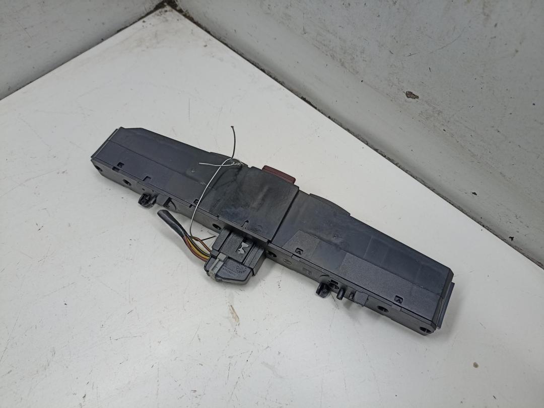 кнопка аварийной сигнализации Opel Zafira B 2005, 1.9 л., дизель, МКПП, чёрный, минивэн, 13100105