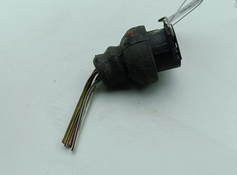 разъем (фишка) проводки Volkswagen Passat B5 1997, 1.6 л., бензин, МКПП, серый, универсал