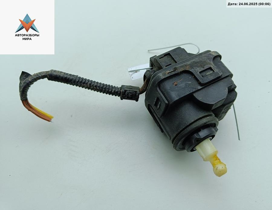 корректор фар Skoda Octavia mk1 (A4 1U) 1999, 1.6 л., бензин, МКПП, серый, универсал, 1U0941295 - фото №1
