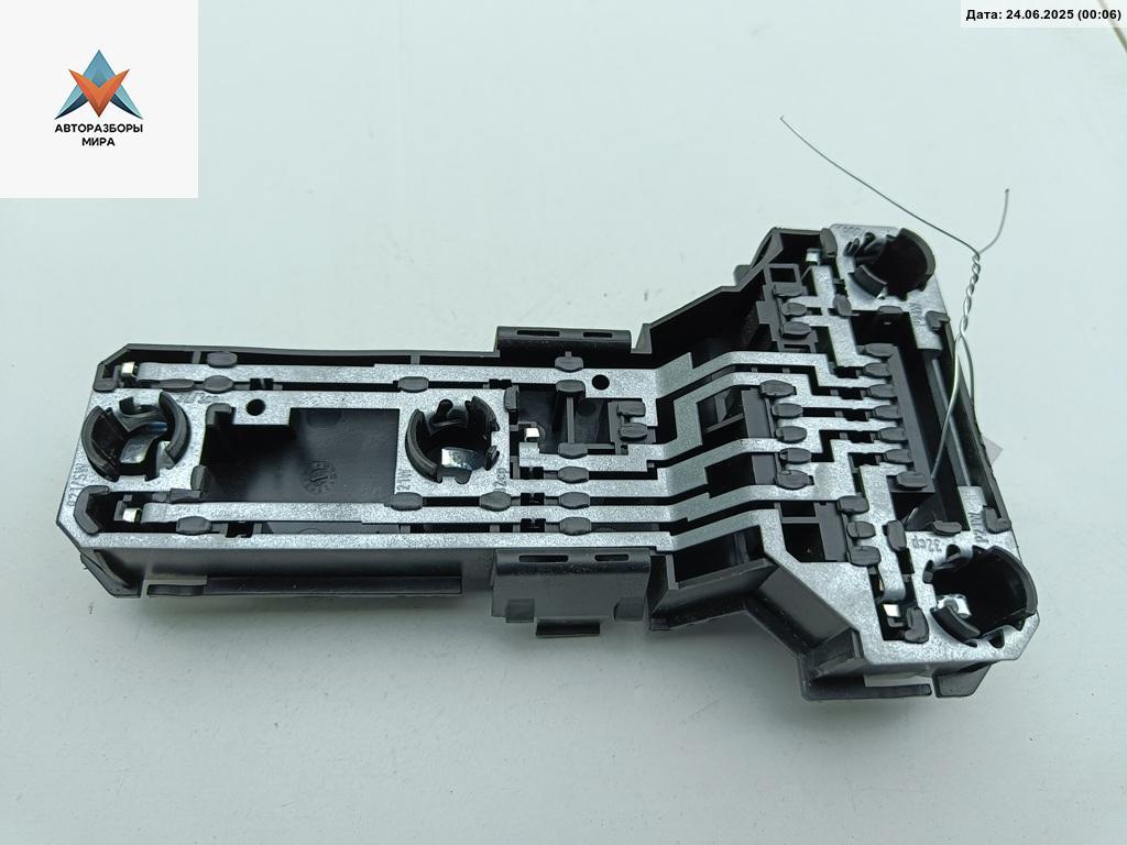 Плата фонаря заднего правого Volkswagen Passat B5 1998, 1.8 л., бензин, МКПП, синий, универсал, 3B9945257 - фото №1