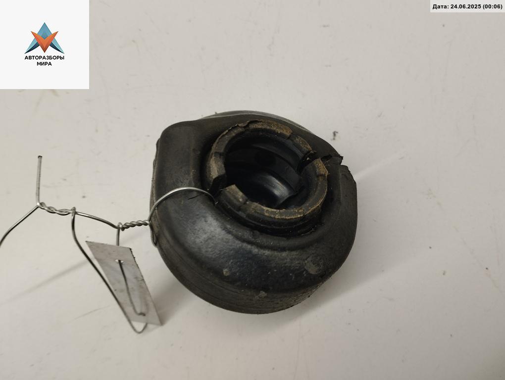 крепление стабилизатора / втулки стабилизатора Audi A6 4A/C4 1994, 2.6 л., бензин, МКПП, красный, седан, 4A0411327A - фото №1