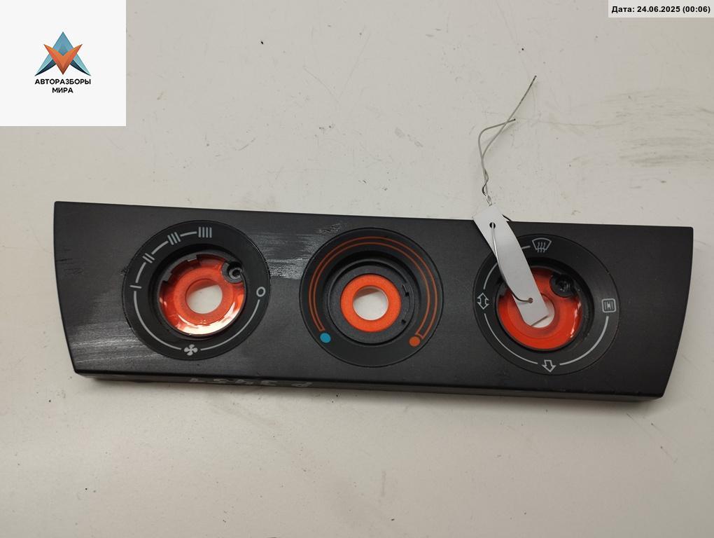 накладка декоративная Audi A6 4A/C4 1994, 2.6 л., бензин, МКПП, красный, седан, 4A0819073 - фото №1