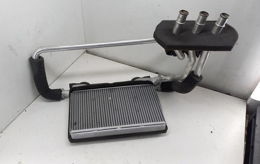 радиатор отопителя (печки) BMW 5 F10/F11 2012, 2.0 л., дизель, АКПП, белый, универсал, 8206001