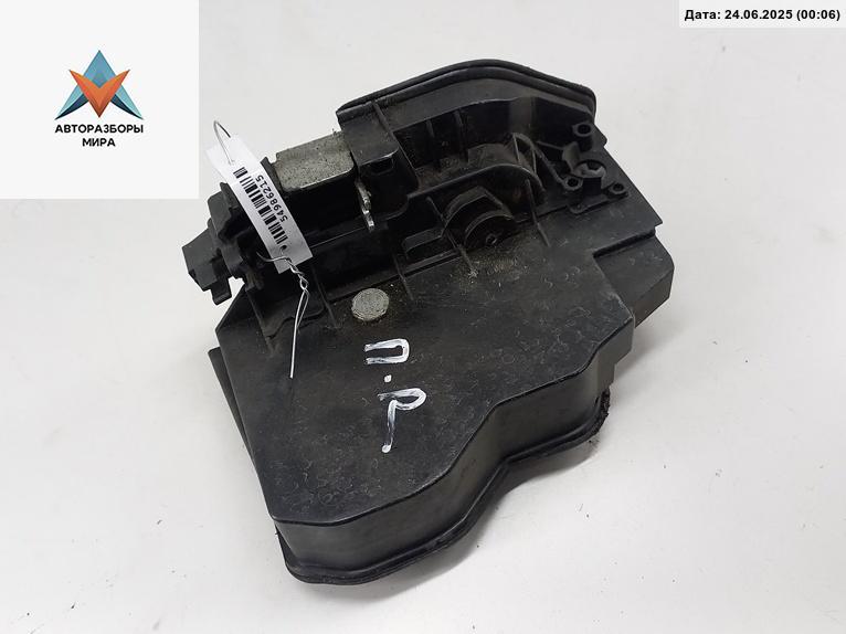 замок двери передней правой BMW 1 серия E81/E82/E87/E88 2005, 2.0 л., бензин, МКПП, серый, хетчбэк 5 дв., 7167066 - фото №1