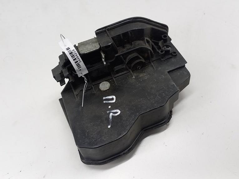 замок двери передней правой BMW 1 E81/E87 2005, 2.0 л., бензин, МКПП, серый, хетчбэк 5 дв., 7167066