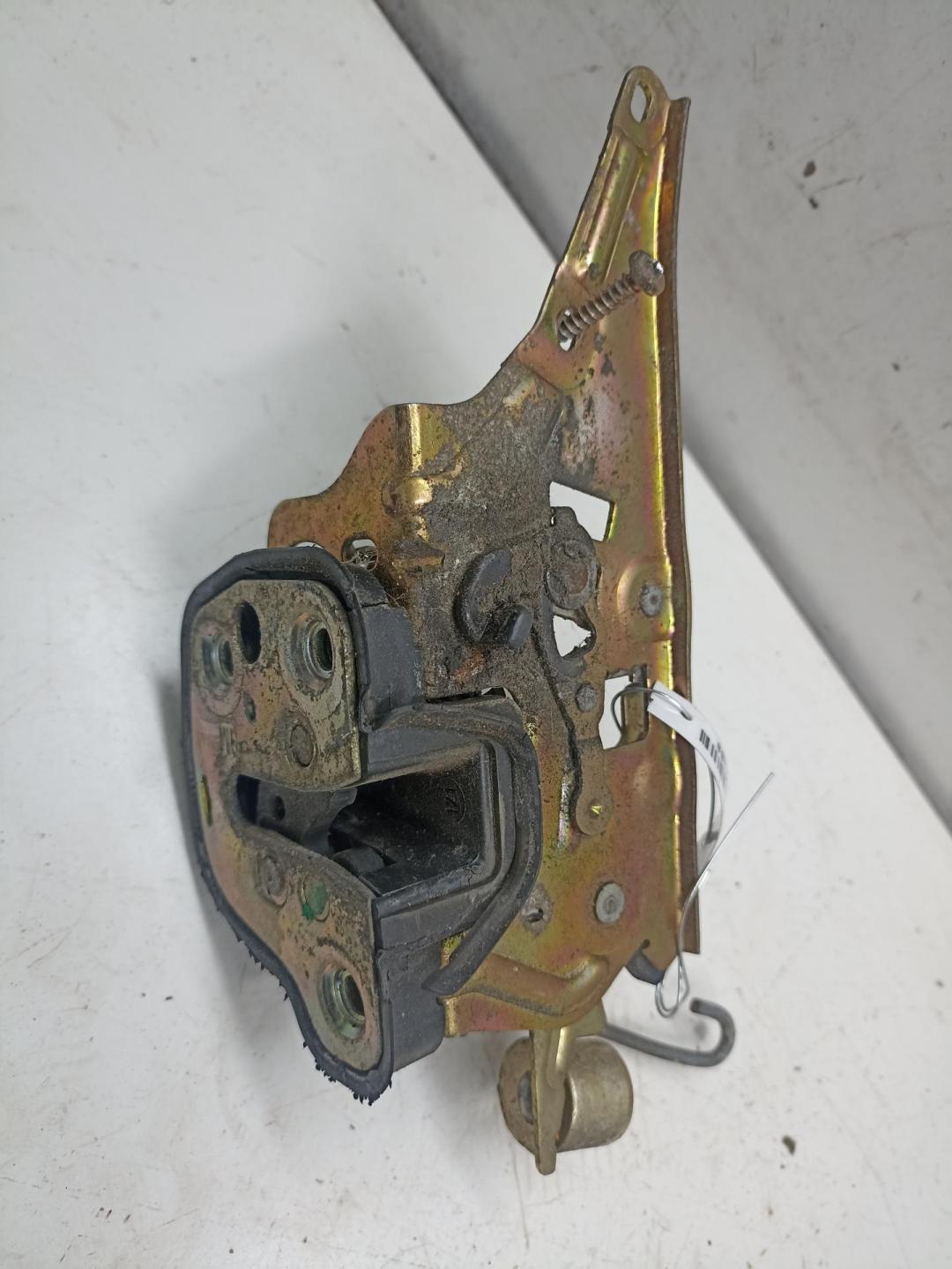 замок двери задней правой Opel Astra F 1997, 1.6 л., бензин, МКПП, синий, универсал, 90532436