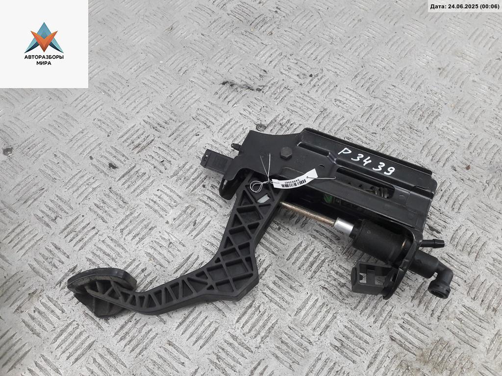 цилиндр сцепления главный Volkswagen Golf 4 поколение 2000, 1.6 л., бензин, МКПП, синий, универсал, 1J1721388 - фото №1