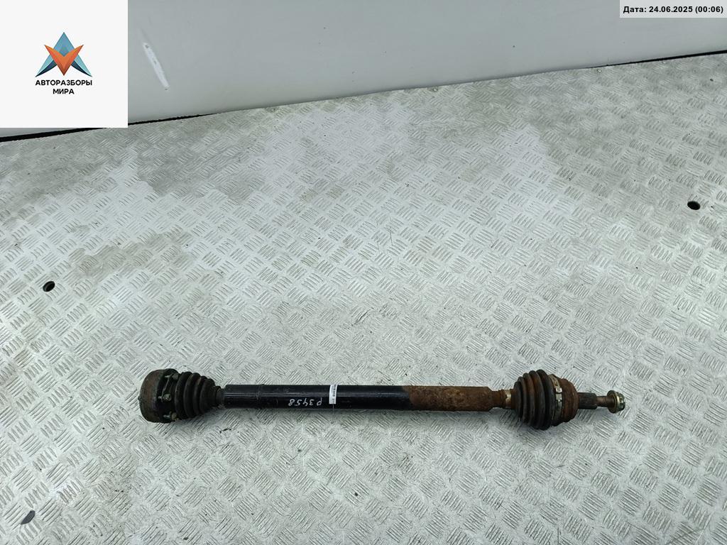 полуось передняя правая (приводной вал, ШРУС) Volkswagen Golf 4 поколение 2000, 1.4 л., бензин, МКПП, синий, хетчбэк 5 дв. - фото №1