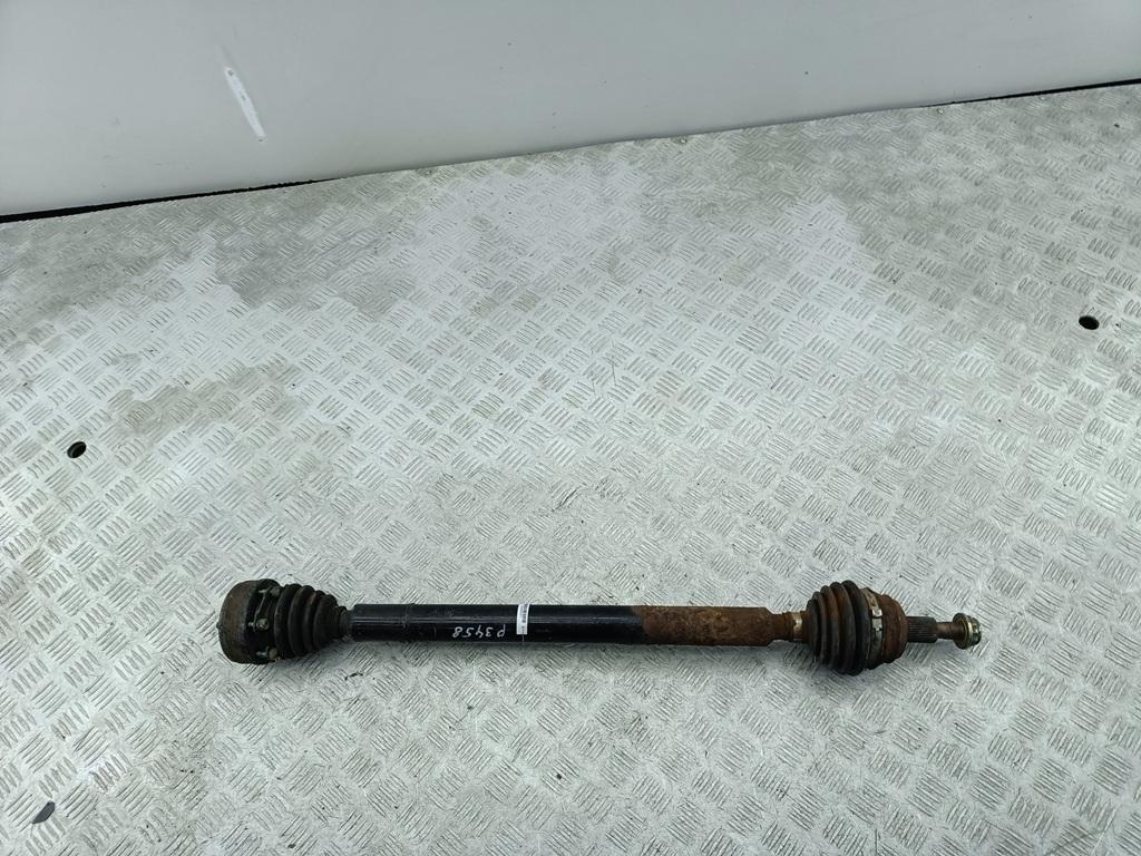 полуось передняя правая (приводной вал, ШРУС) Volkswagen Golf-4 2000, 1.4 л., бензин, МКПП, синий, хетчбэк 5 дв.