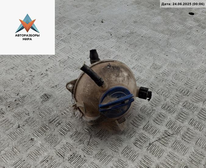 бачок расширительный Volkswagen Passat B6 2005, 2.0 л., бензин - фото №1