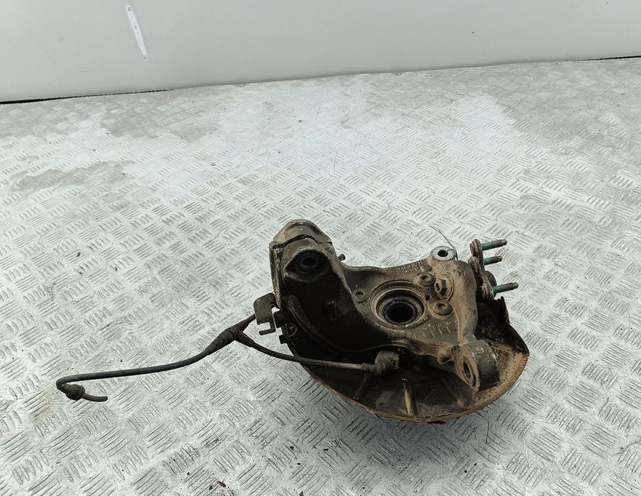 ступица передняя левая Volkswagen Passat B6 2005, 2.0 л., бензин, МКПП, серый, седан