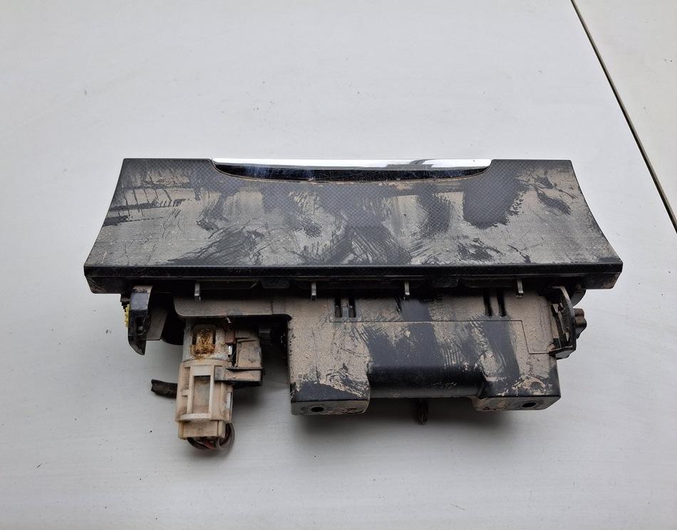 пепельница Volkswagen Passat B6 2005, 2.0 л., бензин, МКПП, серый, седан
