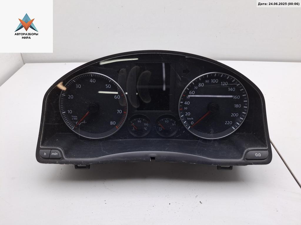 приборная панель Volkswagen Golf 5 поколение 2004, 1.4 л., бензин, МКПП, серый, хетчбэк 3 дв., 1K0920851F - фото №1