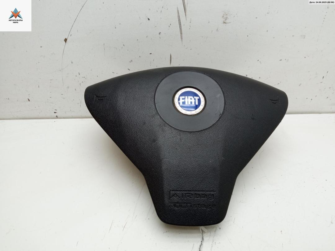 подушка безопасности водителя Fiat Stilo 1 поколение 2003, 1.6 л., бензин, МКПП, синий, универсал, 735317551 - фото №1