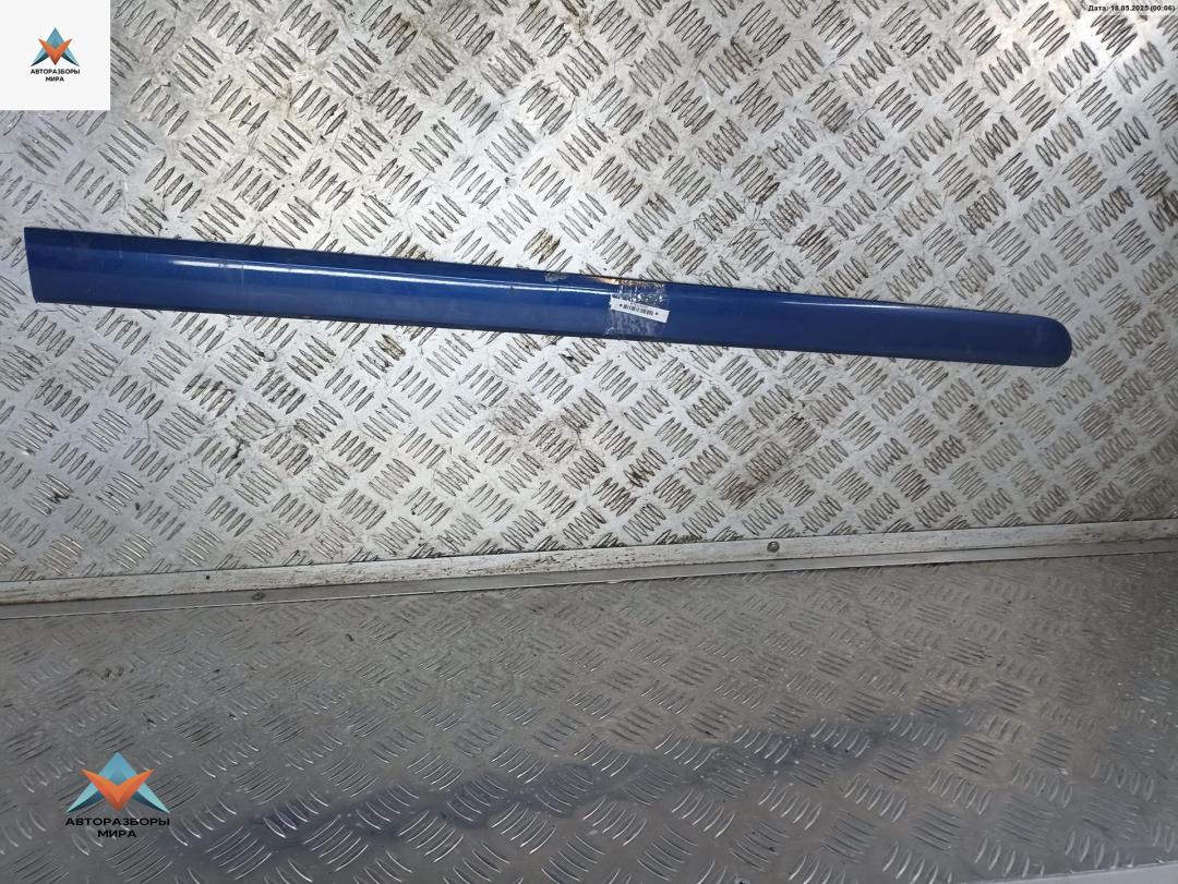 молдинг двери передней правой Opel Zafira 2 поколение (B) 2006, 1.8 л., бензин, МКПП, синий, минивэн, 13137773 - фото №1