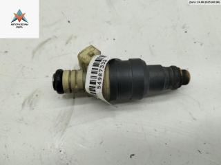 форсунка Volkswagen Passat B4 1995, 1.6 л., бензин, МКПП, белый, универсал, 037906031J