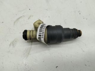 форсунка Volkswagen Passat B4 1995, 1.6 л., бензин, МКПП, белый, универсал, 037906031J