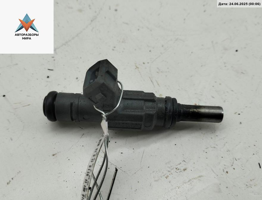 форсунка Volkswagen Passat B5 1999, 1.8 л., бензин, АКПП, синий, седан, 06B133551B - фото №1