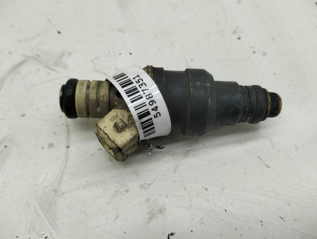 форсунка Volkswagen Passat B4 1995, 1.6 л., бензин, МКПП, белый, универсал, 037906031J, 0280150955 - фото №1