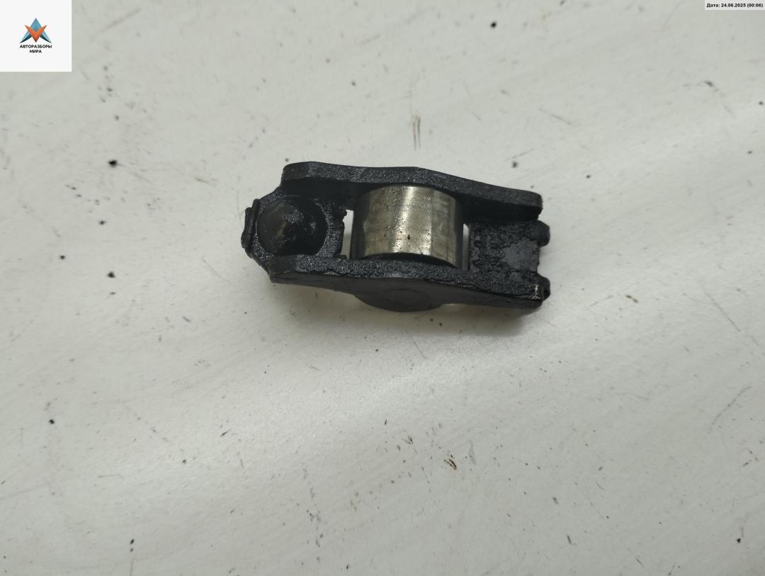 ось коромысел Volkswagen Golf 4 поколение 1998, 1.4 л., бензин, МКПП, красный, хетчбэк 5 дв. - фото №1