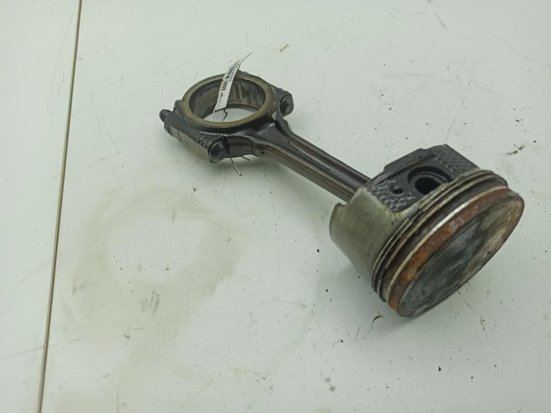 поршень Peugeot 207 2007, 1.4 л., бензин, МКПП, красный, хетчбэк 3 дв.