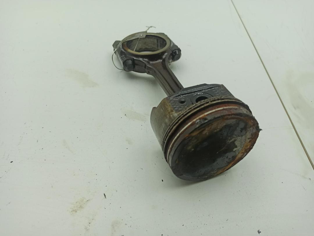 поршень Peugeot 207 2007, 1.4 л., бензин, МКПП, красный, хетчбэк 3 дв.