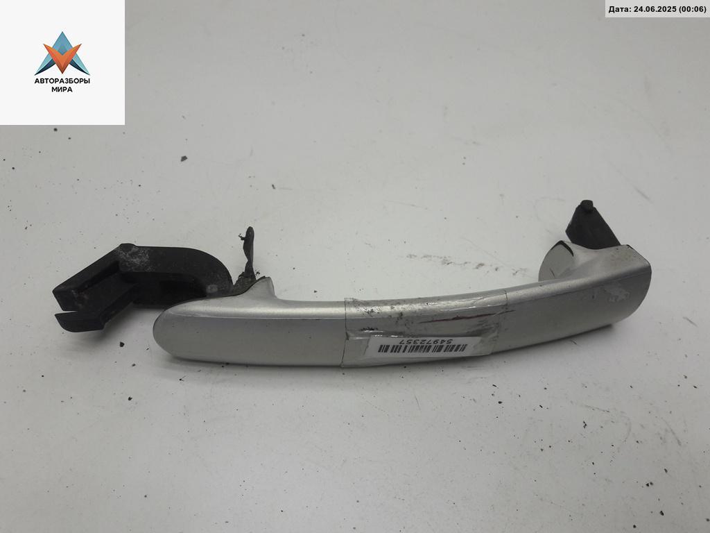 ручка наружная передняя левая Volkswagen Passat B5 1997, 1.6 л., бензин, МКПП, серый, универсал - фото №1
