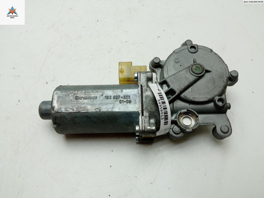 моторчик стеклоподъемника передний левый Saab 9-3 1 поколение 2001, 2.0 л., МКПП, хетчбэк 5 дв., 0130821662 - фото №1