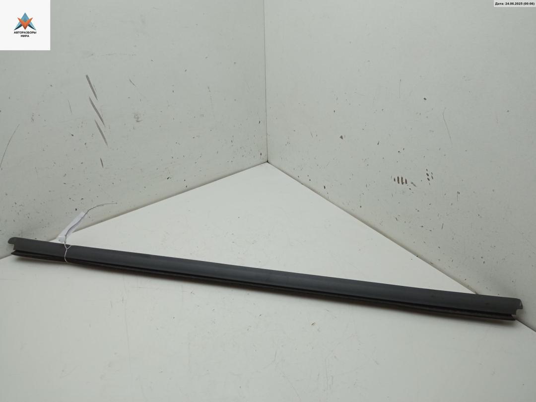 молдинг двери задней левой Saab 9-3 1 поколение 2001, 2.0 л., бензин, МКПП, чёрный, хетчбэк 5 дв. - фото №1