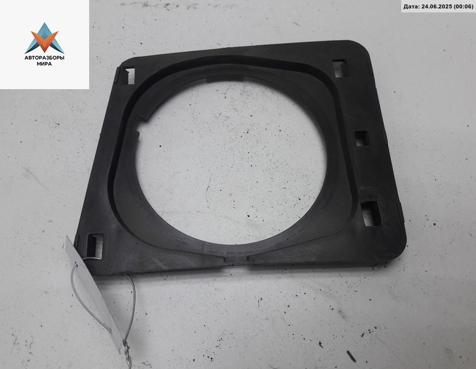 Сетка (решетка) динамика Volkswagen Passat B3 1991, 1.8 л., бензин, МКПП, красный, универсал, 357857228 - фото №1