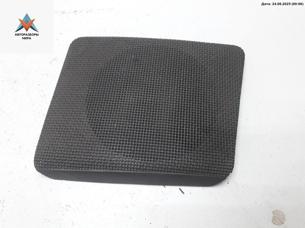 Сетка (решетка) динамика Volkswagen Passat B3 1991, 1.8 л., бензин, МКПП, красный, универсал, 357857210 - фото №1