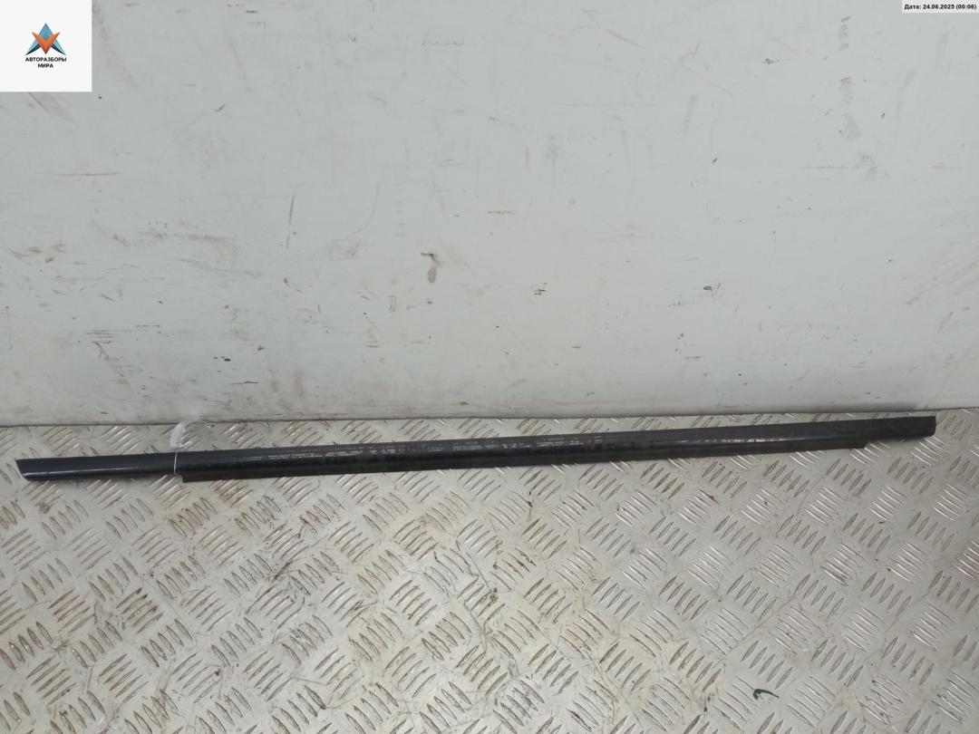 Молдинг стекла двери задней левой наружный Saab 9-3 1 поколение 2001, 2.0 л., бензин, МКПП, чёрный, хетчбэк 5 дв., 4322533 - фото №1