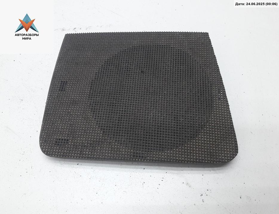 Сетка (решетка) динамика Volkswagen Passat B3 1991, 1.8 л., бензин, МКПП, красный, универсал, 357857209 - фото №1