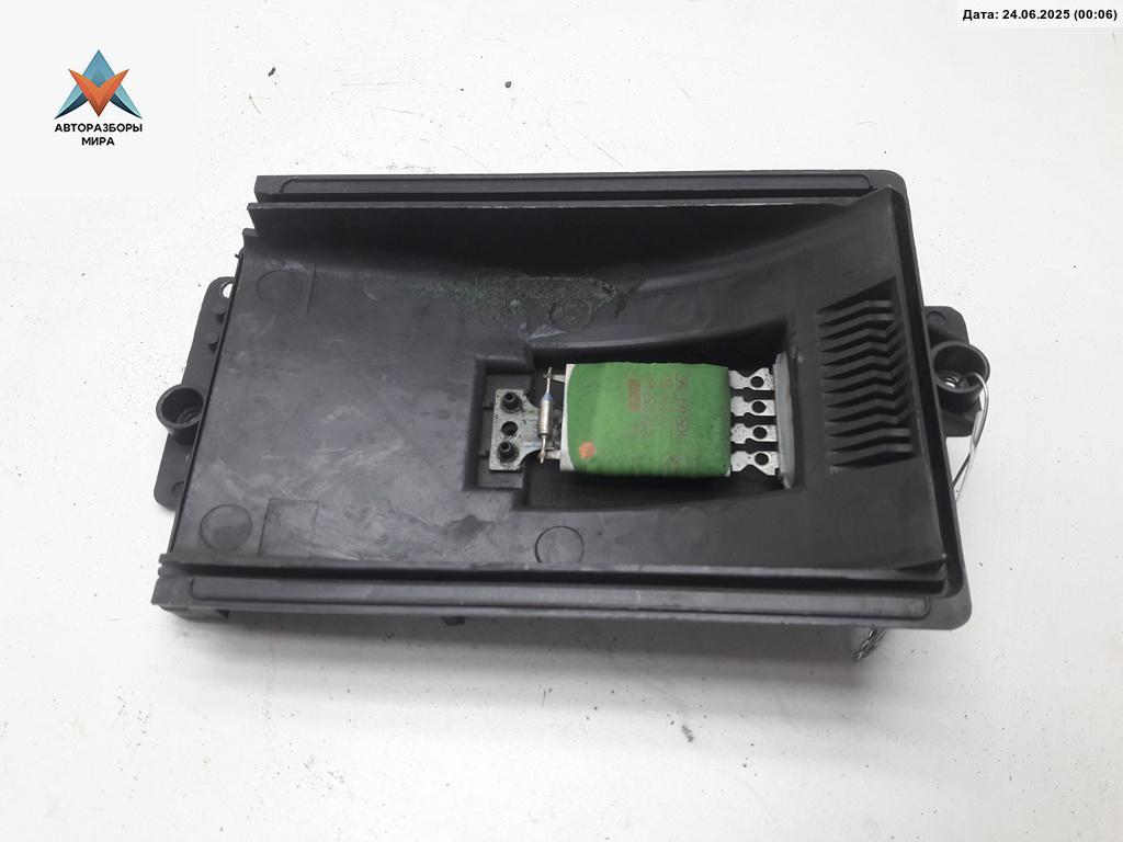 сопротивление печки Volkswagen Golf 4 поколение 2000, 1.4 л., бензин, МКПП, синий, хетчбэк 5 дв., 1J0819022A - фото №1