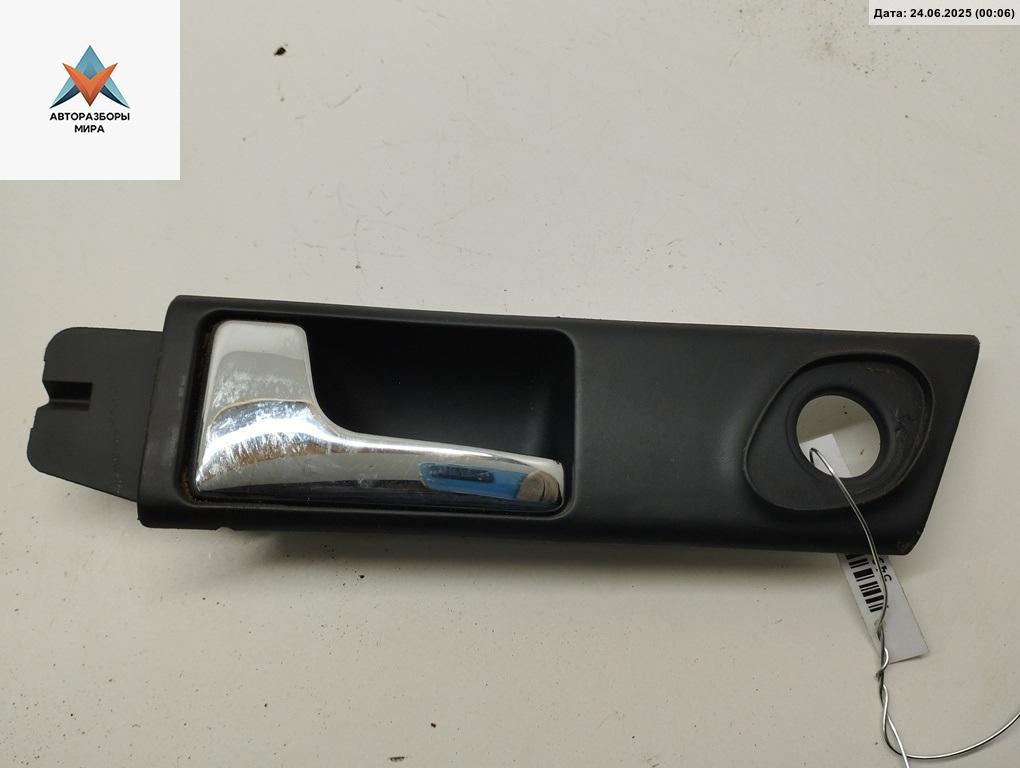 ручка внутренняя задняя левая Audi A6 4A/C4 1994, 2.6 л., бензин, МКПП, красный, седан, 4A0839019 - фото №1