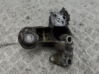 крепление стабилизатора / втулки стабилизатора Audi A4 B7 2004, 2.5 л., дизель, АКПП, серый, универсал, 8E0199352F