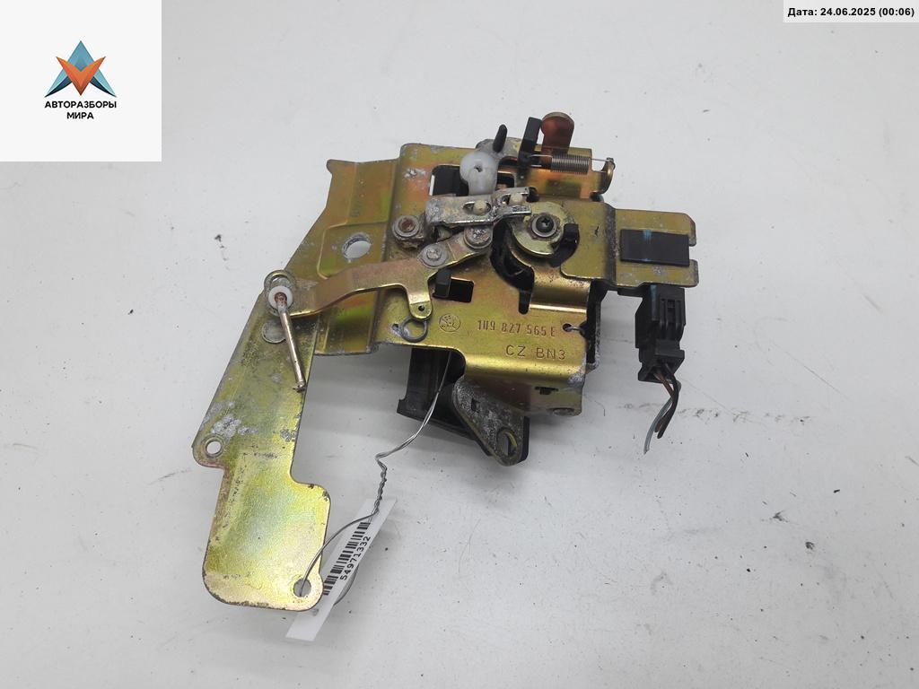 кнопка открытия багажника Skoda Octavia mk1 (A4 1U) 1999, 1.6 л., бензин, МКПП, серый, универсал, 1U9827565 - фото №1