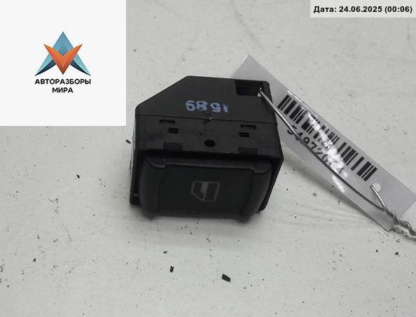 кнопка стеклоподъемника переднего правого Volkswagen Passat B5 1999, 1.8 л., бензин, МКПП, синий, универсал, 1J0959855 - фото №1