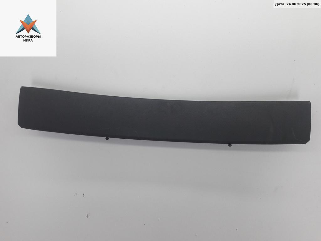 накладка двери (крышки) багажника Skoda Octavia mk1 (A4 1U) 1999, 1.6 л., бензин, МКПП, серый, универсал, 1U9867715 - фото №1