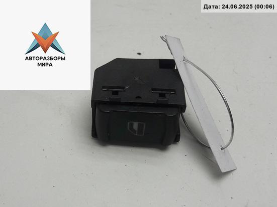 кнопка стеклоподъемника переднего правого Volkswagen Passat B5 1997, 1.6 л., бензин, МКПП, серый, универсал, 3B0959855B - фото №1