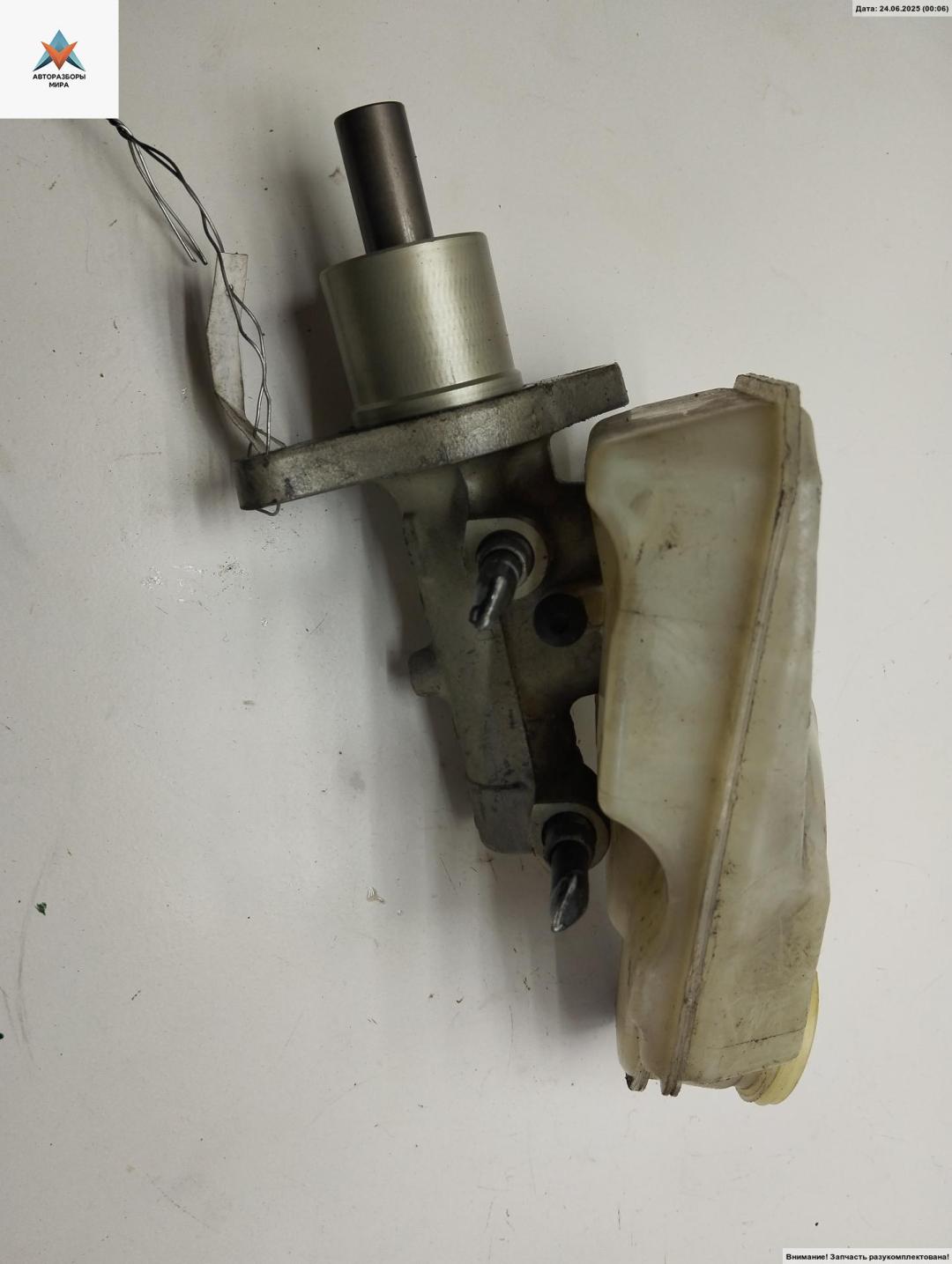 цилиндр тормозной главный Ford Focus 2 поколение 2006, 1.6 л., дизель, МКПП, чёрный, универсал, 2295W - фото №1