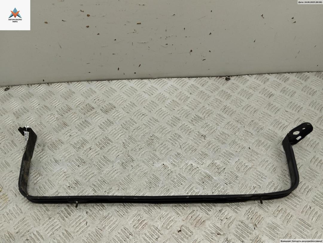 крепление бака топливного Ford Focus 2 поколение 2006, 1.6 л., дизель, МКПП, чёрный, универсал, 3M519057AC - фото №1