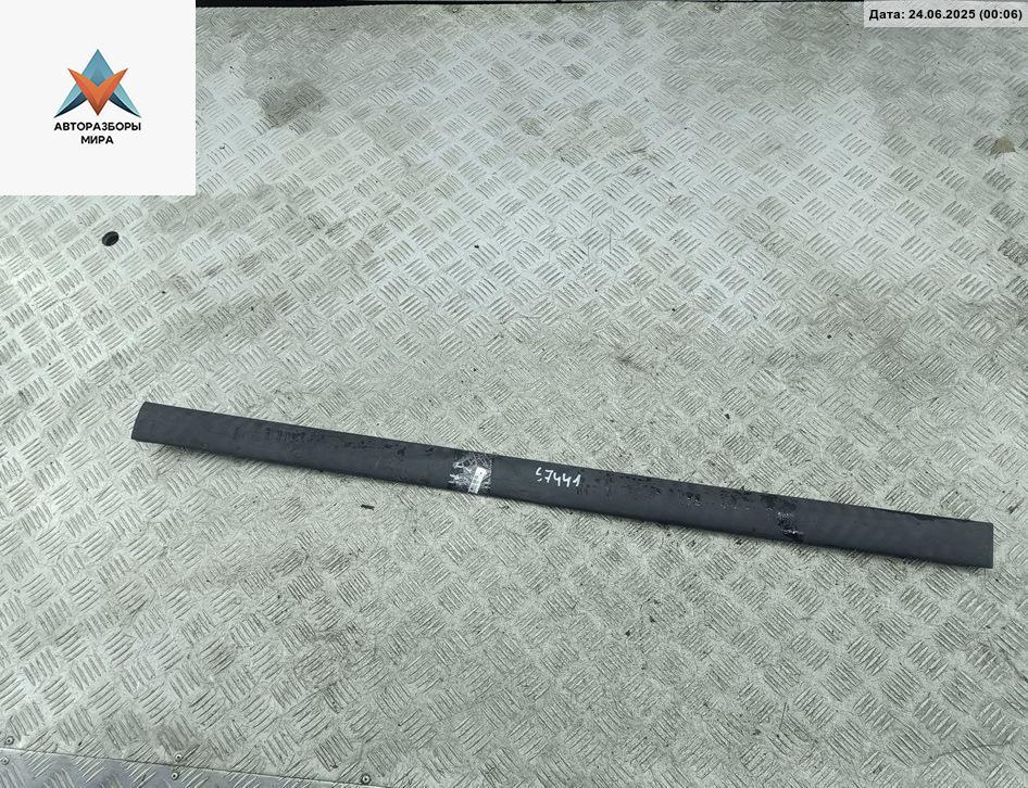 молдинг двери передней правой Peugeot 607 1 поколение 2001, 2.2 л., дизель, МКПП, серый, седан, 9629153477 - фото №1