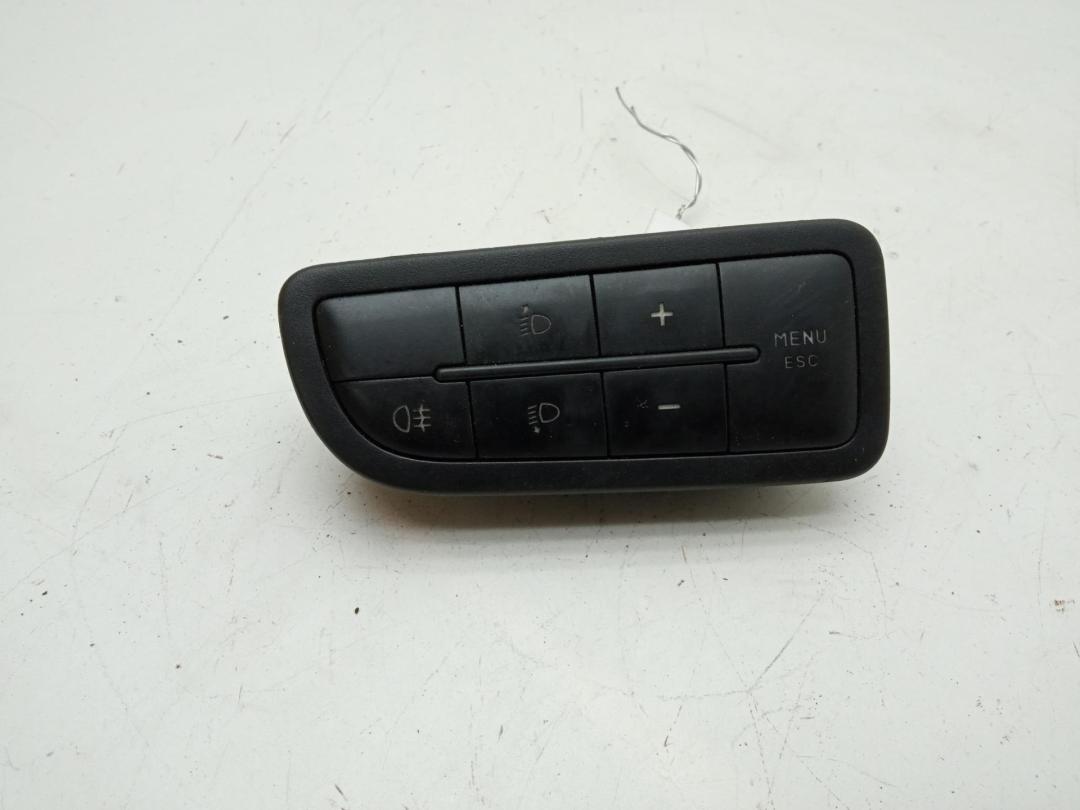 кнопка противотуманных фар Fiat Linea 2008, 1.4 л., бензин, МКПП, бежевый, седан, 7354423230