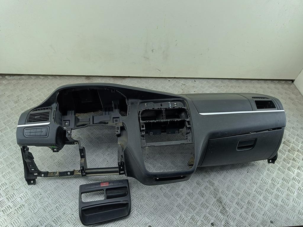 панель передняя салона (торпедо) Fiat Linea 2008, 1.4 л., бензин, МКПП, бежевый, седан