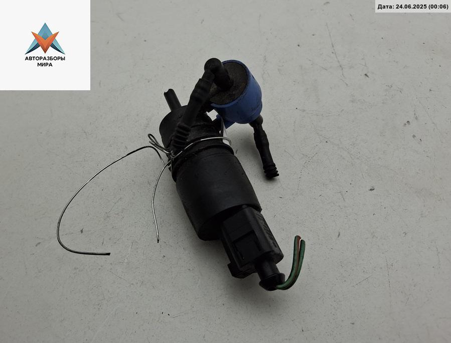 насос (моторчик) омывателя стекла Audi A6 4B/C5 1998, синий, седан, 107819 - фото №1